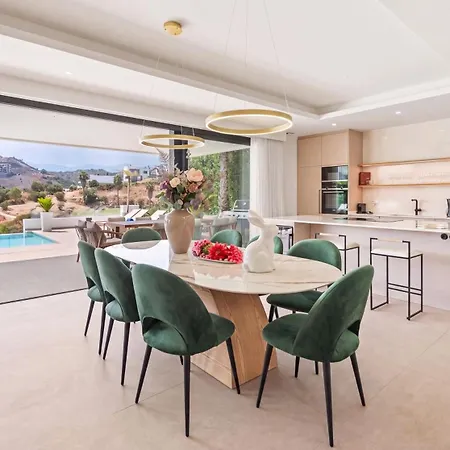 Vacation Marbella I Status, Private Pool, 5min To The Beach, Bbq, Rooftop Terrace, 5 Bdrs, Luxury 에스테포나