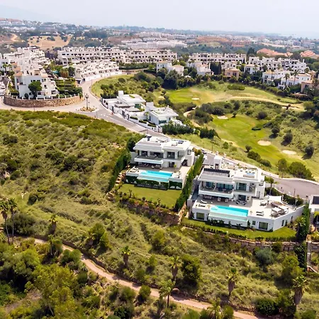 Villa Vacation Marbella I Status, Private Pool, 5min To The Beach, Bbq, Rooftop Terrace, 5 Bdrs, Luxury *