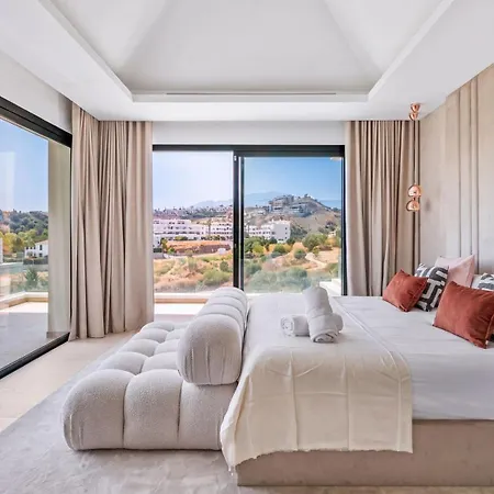 Vacation Marbella I Status, Private Pool, 5min To The Beach, Bbq, Rooftop Terrace, 5 Bdrs, Luxury