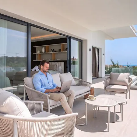 Villa Vacation Marbella I Status, Private Pool, 5min To The Beach, Bbq, Rooftop Terrace, 5 Bdrs, Luxury *