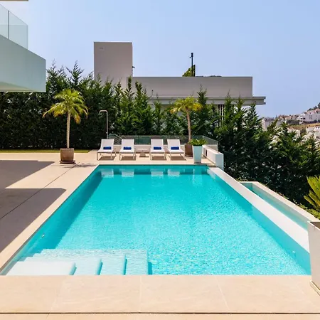 Vacation Marbella I Status, Private Pool, 5min To The Beach, Bbq, Rooftop Terrace, 5 Bdrs, Luxury