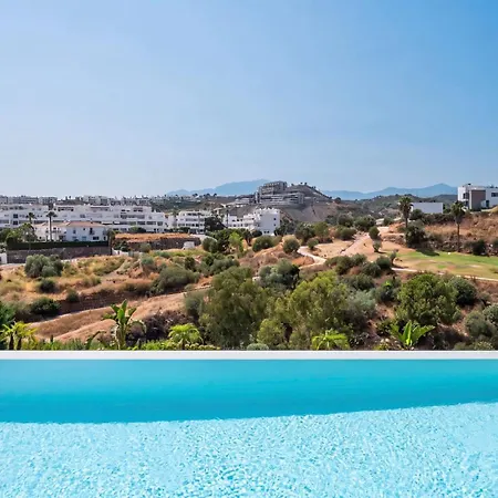 Villa Vacation Marbella I Status, Private Pool, 5min To The Beach, Bbq, Rooftop Terrace, 5 Bdrs, Luxury Estepona