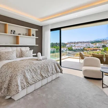 Vacation Marbella I Status, Private Pool, 5min To The Beach, Bbq, Rooftop Terrace, 5 Bdrs, Luxury Villa