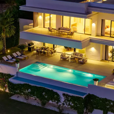 Vacation Marbella I Status, Private Pool, 5min To The Beach, Bbq, Rooftop Terrace, 5 Bdrs, Luxury 빌라 에스테포나
