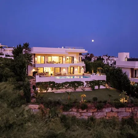 Vacation Marbella I Status, Private Pool, 5min To The Beach, Bbq, Rooftop Terrace, 5 Bdrs, Luxury 빌라 에스테포나