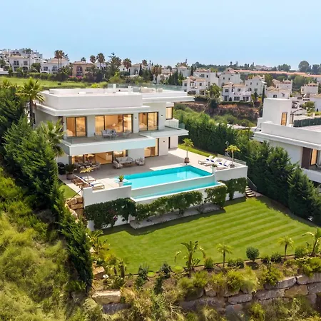 Vacation Marbella I Status, Private Pool, 5min To The Beach, Bbq, Rooftop Terrace, 5 Bdrs, Luxury Villa