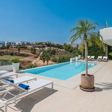 Villa Vacation Marbella I Status, Private Pool, 5min To The Beach, Bbq, Rooftop Terrace, 5 Bdrs, Luxury