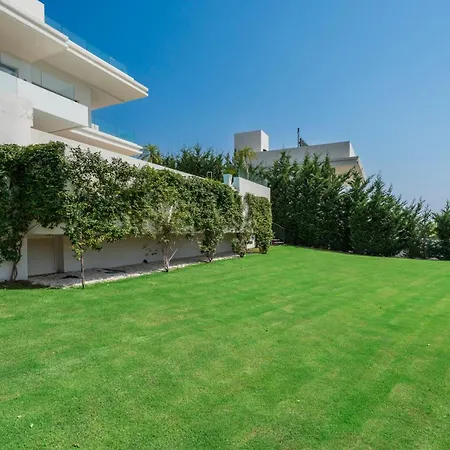 Vacation Marbella I Status, Private Pool, 5min To The Beach, Bbq, Rooftop Terrace, 5 Bdrs, Luxury * Estepona