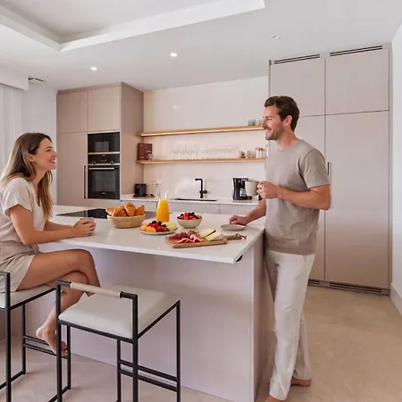Vacation Marbella I Status, Private Pool, 5min To The Beach, Bbq, Rooftop Terrace, 5 Bdrs, Luxury Estepona