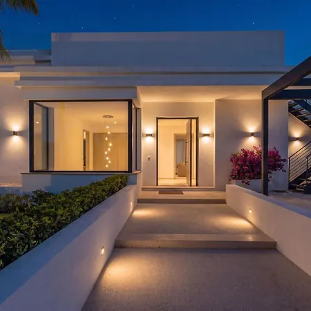 Vacation Marbella I Status, Private Pool, 5min To The Beach, Bbq, Rooftop Terrace, 5 Bdrs, Luxury
